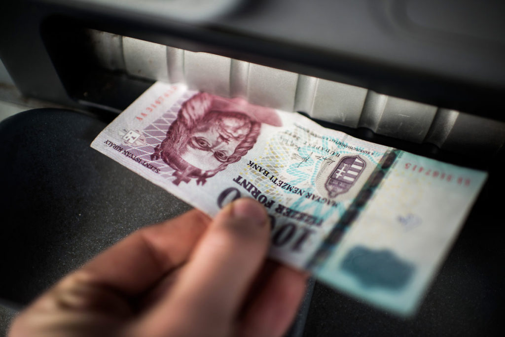 Citi Economist Says It Might Be Time to Abolish Cash