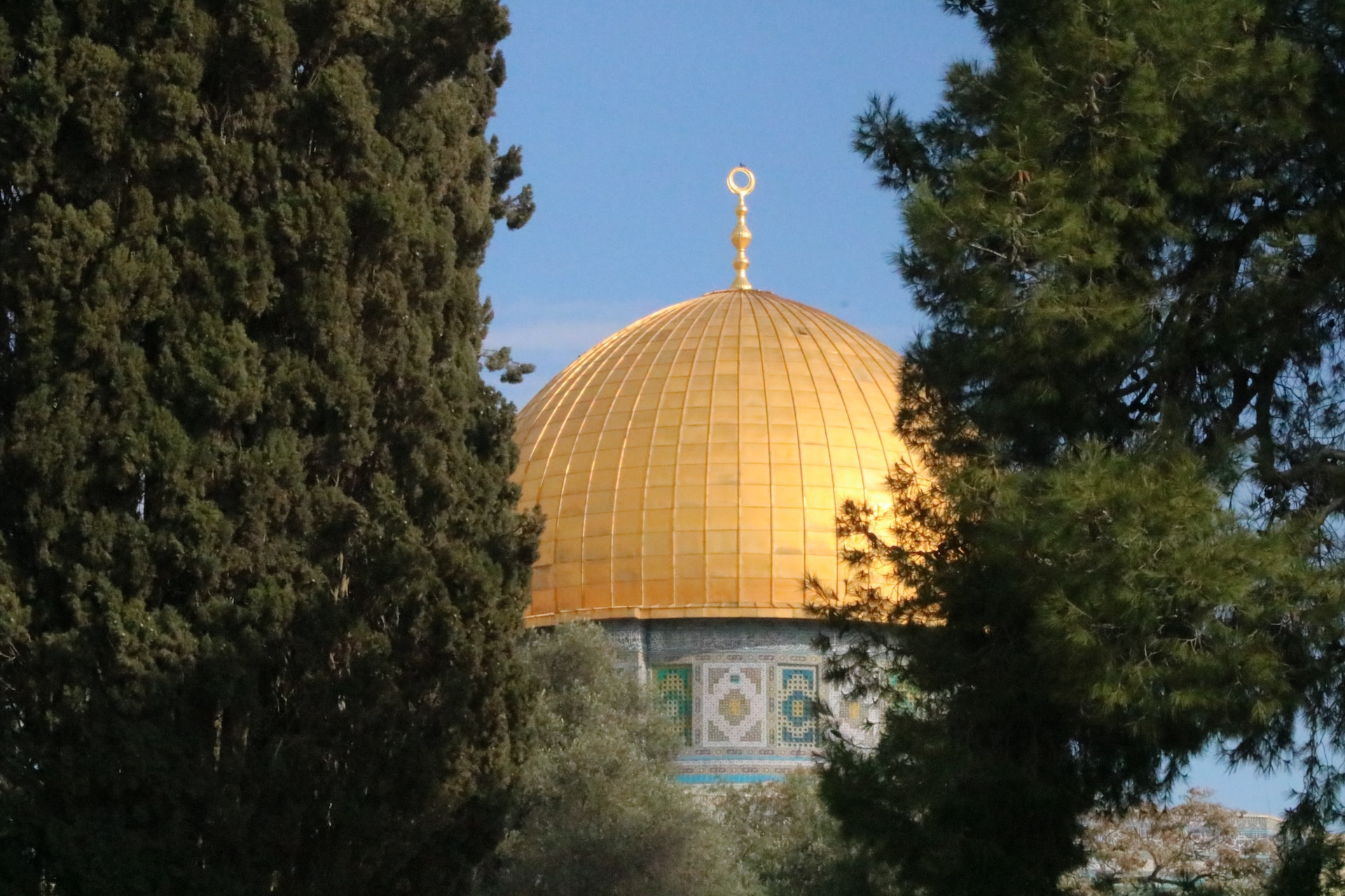 Palestinians rail at Likud lawmaker’s proposal to divide Temple Mount