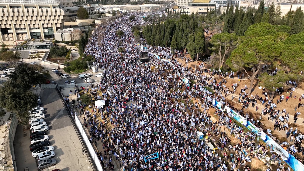 Families of hostages walk for third day on march to Jerusalem